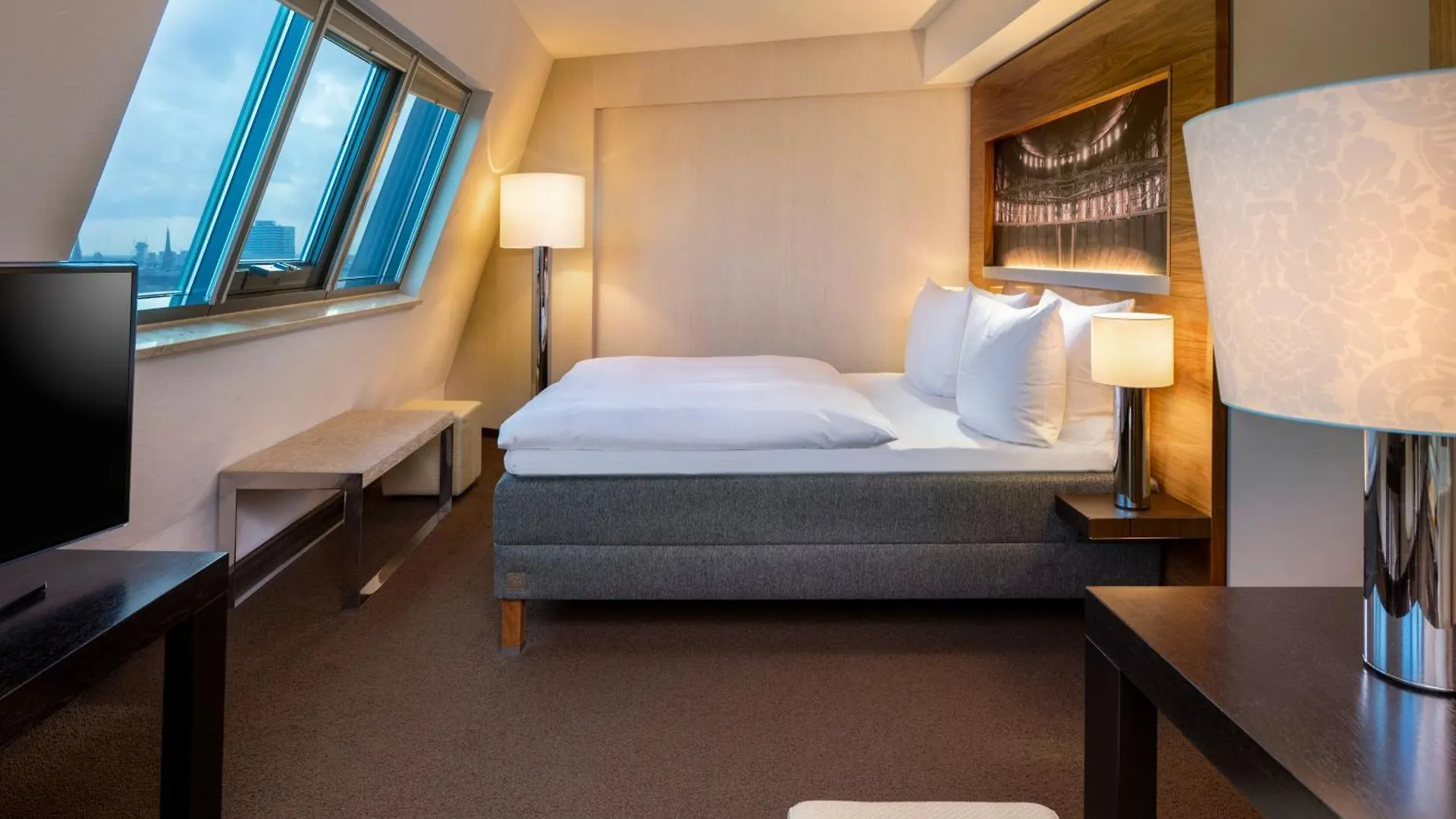 Moevenpick Hotel Hamburg City 4*,