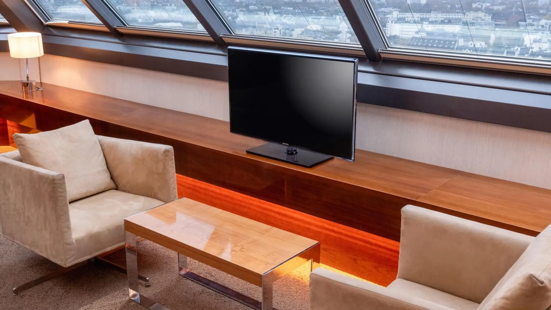 Moevenpick Hotel Hamburg City 4*,  Almanya